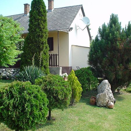 Oeroekzoeld Apartmanok Balatonfenyves Exterior photo