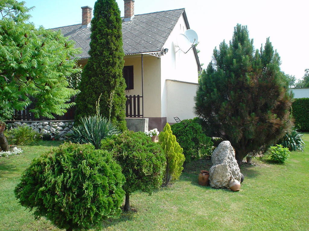 Oeroekzoeld Apartmanok Balatonfenyves Exterior photo
