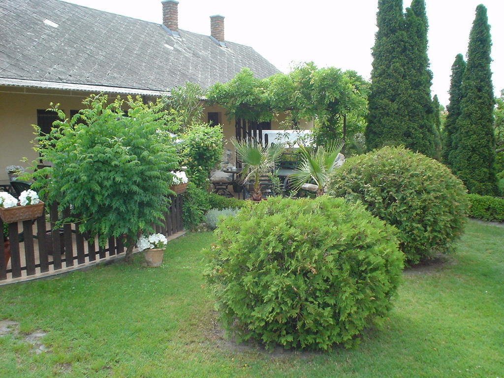 Oeroekzoeld Apartmanok Balatonfenyves Exterior photo